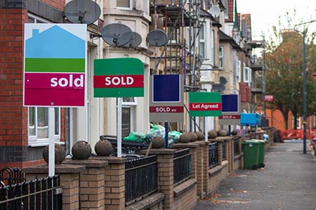 Ground rents set to be capped at £250 a year for leaseholders